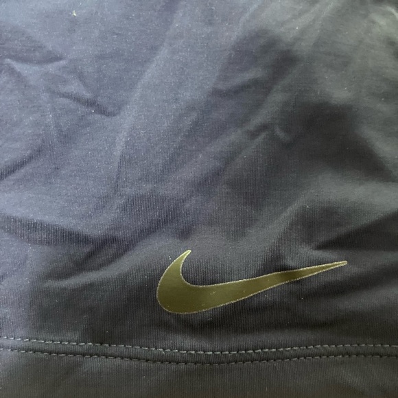Nike top - Picture 4 of 4